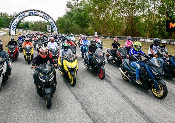 ลูกค้า Yamaha XMAX ร่วมพัน บิดชมศึก 2 ล้อที่ พีระ เซอร์กิต