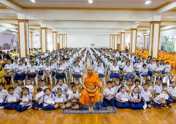 เจ้าคณะจังหวัดปทุมธานี มอบทุนการศึกษา แก่พระภิกษุสามเณร