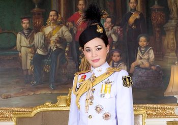 ในหลวง พระบรมราชานุญาต เผยแพร่พระราชประวัติพระราชินี