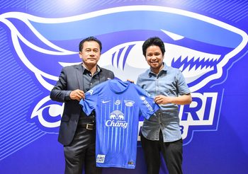 OFFICIAL : ประเดิมรับกิเลน! ฉลามชลเปิดตัว ‘โค้ชเตี้ย’ นั่งแท่นกุนซือ