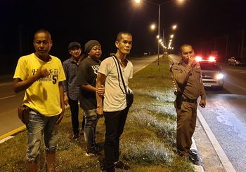 3 ตลกดัง ‘เชิญยิ้ม’ หวิดดับ กระบะพุ่งชนท้ายขณะติดไฟแดง ที่ชุมพร