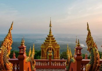 วัดพระธาตุดอยพระฌาน อันซีนศาสนสถานในม่านหมอก