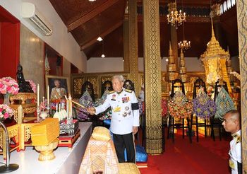 โปรดเกล้าฯ ‘สุรยุทธ์’ เป็นผู้แทนพระองค์ บำเพ็ญพระราชกุศลทักษิณานุปทาน