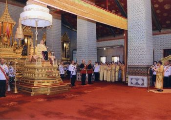 พระบาทสมเด็จพระเจ้าอยู่หัว เสด็จออกมหาสมาคม เนื่องในวันเฉลิมพระชนมพรรษา