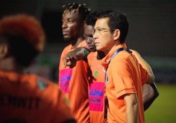 ขู่ยุบทีม! ศรีสะเกษ จวก ‘ส.บอล’ เป็นต้นเหตุถูกฟีฟ่าตัด 6 แต้ม