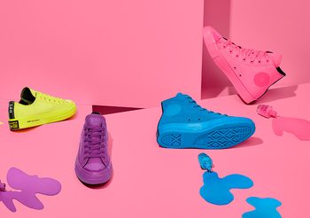 Converse X OPI การจับมือกับแบรนด์ยาทาเล็บในรองเท้า Chuck Taylor All Star สีนีออนสุดเจ็บ