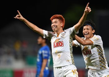 ผลบอล สิงห์ เชียงรายฯ บุกสอย ชลบุรี 2-0 ไล่จี้จ่าฝูงแต้มเดียว