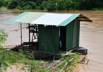 สถานการณ์น้ำในจังหวัดแพร่ สุ่มเสี่ยง น้ำยมล้นตลิ่งในพื้นที่ลุ่ม