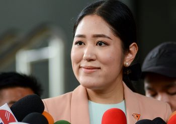 ช่อ พรรณิการ์ ยื่นฟ้อง ปารีณา พาดพิง ธนาธร เอี่ยวระเบิดกรุง!