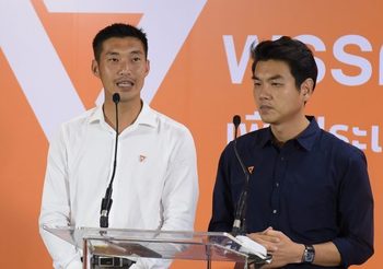 ปิยบุตร แนะ บิ๊กตู่ ถวายสัตย์ฯ ใหม่ป้องคำสั่งโมฆะ  ด้าน ธนาธร ชี้ แก้ รธน. จบทุกปัญหาชาติ