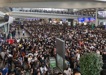 สนามบินฮ่องกง ให้บริการตามปกติอีกครั้งแล้ว หลังปิดจุด Check-in หนีการชุมนุม