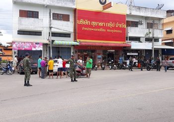 อุกอาจคนร้าย 5 คน แต่งกายคล้ายทหาร บุกปล้นร้านทอง ที่ จ.สงขลา