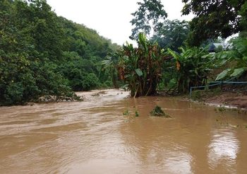 จ.น่าน มีฝนตกหนักต่อเนื่อง เจ้าหน้าที่ฯเข้าช่วยเหลือผู้ประสบภัย