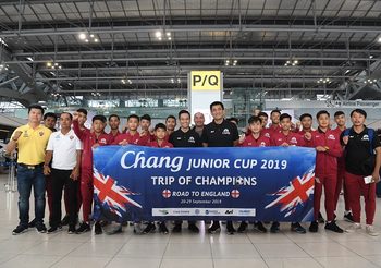 ช้าง พา เจ้าสัวน้อยบุกอังกฤษ ปั้นกระดูกสู่ทีมชาติไทยสานฟันบอลโลก