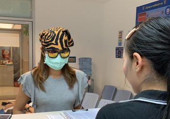 สาวใหญ่ถูกฝรั่งหลอกโรแมนซ์สแกมยืมเงินญาติโอนเงินรวม 1.2 ล้านบาท