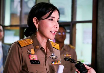 ‘มมัญญา’ บุกไปทวงถามเอกสารสต๊อกสารพิษด้วยตัวเอง