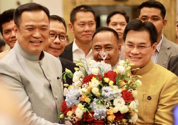 ประชาธิปัตย์-ภูมิใจไทย  พบปะเพื่อระดมพลังช่วยภัยน้ำท่วม