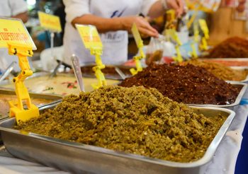 คึกคัก เทศกาลกินเจ ที่ ตลาดยิ่งเจริญ