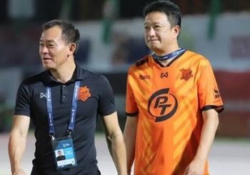 OFFICIAL : โค้ชวังต่อสัญญาพีที ประจวบ! หลังพาทีมคว้าแชมป์ลีกคัพ
