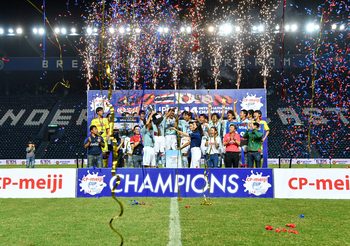 จูบิโล อิวาตะ แซงดับ เจ้าสัวน้อย 3-1 ผงาดแชมป์ ซีพี เมจิ คัพ สมัยที่ 3