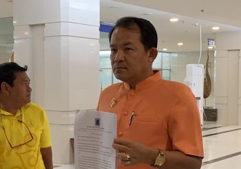 ศรีสุวรรณหอบหลักฐานใหม่ยื่นอุทธรณ์ กกต. สอบ ‘ธนาธร’