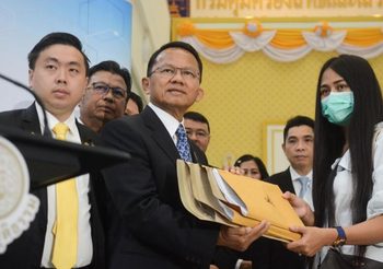 ผู้เสียหายแชร์​ “แม่มณี” ยื่นหนังสือถึงกระทรวงยุติธรรม​ให้เป็นคดีพิเศษ