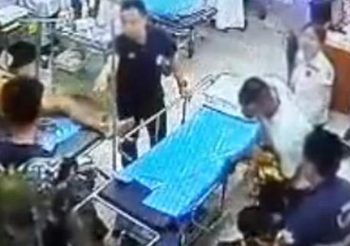 ตร.บึงกาฬจ่อตั้ง 3 ข้อหาหนัก 2 วัยรุ่น บุกทำร้ายคู่อริในห้องฉุกเฉิน