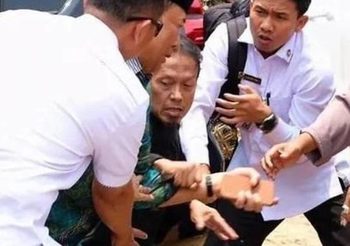 ระทึก ! รัฐมนตรีอินโดนีเซีย ถูกคนร้ายแทง! ขณะเยือนเกาะชวา