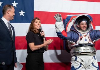 NASA เผยชุดอวกาศโฉมใหม่ (ชมภาพชุด)