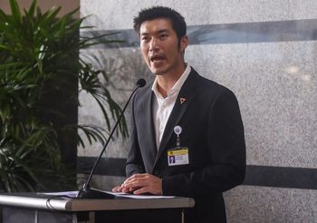 อัยการสั่งไม่ฟ้อง “ธนาธร” คดีไลฟ์สดวิจารณ์พลังดูด คสช.