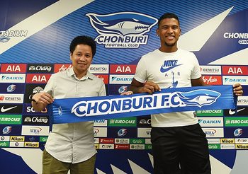 อยู่ต่อเพื่อล่อแชมป์! ชลบุรีเซ็นยาว ไคออน ล่าตาข่าย2020