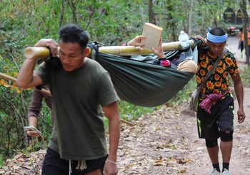 มิติใหม่การขึ้นภูกระดึง จ้างลูกหาบหามขึ้นเขา