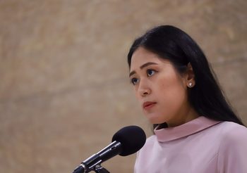 ช่อ พรรณิการ์ จี้ กกต. สอบ มาดามเดียร์ หลังพบเคยถือหุ้นสื่อ
