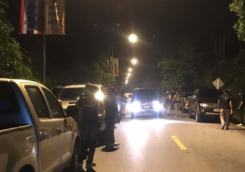 ทหาร-ตำรวจ ร่วมคุมตัวผู้ต้องสงสัย 12 ราย ยิงถล่มป้อม ชรบ.ยะลา
