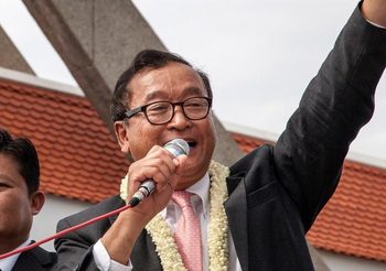 การบินไทยห้าม ‘สม รังสี’ ขึ้นเครื่องบินเข้าไทย