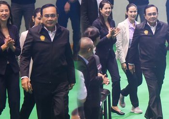 “ประยุทธ์” ถึงราชบุรีแล้ว ประชาชนแห่ต้อนรับเนืองแน่น