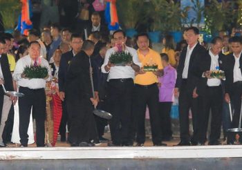 บิ๊กตู่ นำ ครม. ลอยกระทง ที่ เมือง กาญจน์ สืบสานประเพณีไทย