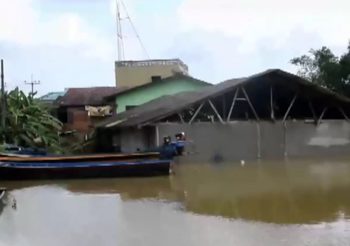นราธิวาสยังวิกฤต น้ำท่วมกระทบ 13 อำเภอ ภาคใต้ยังมีฝนต่อเนื่อง