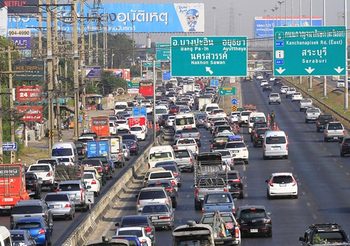 พหลโยธินขาออก การจราจรเต็มพื้นที่ท้ายแถวติดสะสมกว่า 10 กม.