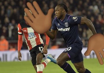 มือโต๊โต! แข้งขุนค้อนเหลืออดทวีตรูปประชด VAR หลังถูกริบประตูเพราะแฮนด์บอล