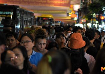 ประชาชนเนืองแน่น! เที่ยวช็อปถนนคนเดินเยาวราช