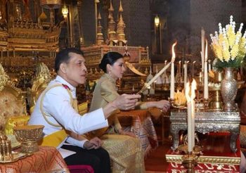 ในหลวง-ราชินี เสด็จบำเพ็ญพระราชกุศล วันคล้ายวันพระบรมราชสมภพ รัชกาลที่ 9