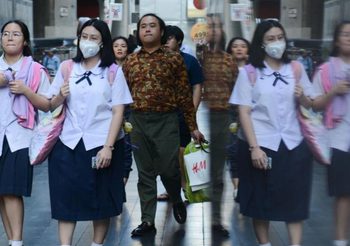 รวมภาพคนเมืองกรุง สวมหน้ากากอนามัย หลังฝุ่น PM2.5 ปกคลุมอีกครั้ง ​