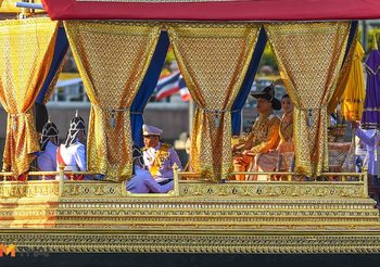 รวมภาพประวัติศาสตร์ ในหลวง-พระราชินี ประทับสุพรรณหงส์ เสด็จฯ เลียบพระนครทางชลมารค