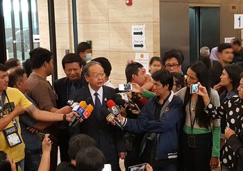 ‘สนธิรัตน์’ หวั่นอภิปราย พ.ร.บ.งบปี 63 ยืดเยื้อ ชี้ไม่เป็นผลดีต่อประเทศ