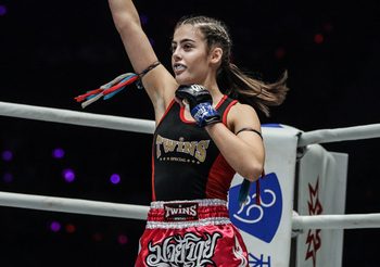 นักมวยสาวสวย อัลมา ยูนิคู พร้อมขึ้นเวทีดวลเดือดครั้งแรกในรอบ 7 เดือน