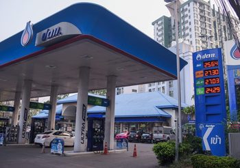 ปตท.-บางจากลดราคาน้ำมันทุกชนิดลง 30 สต. มีผลตีห้า 7 ก.พ.