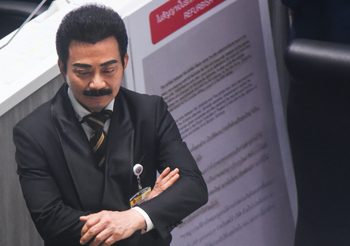 ส.ส.เพื่อไทย อุตรดิตถ์เดือด! ท้าดวลปืน บิ๊กตู่ หน้าวัดพระแก้ว