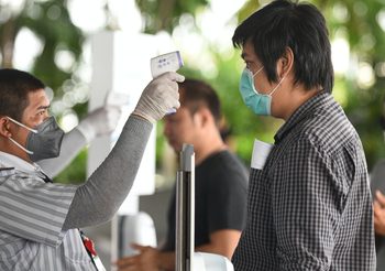 คลังเตรียมแจกเงิน เยียวยาผลกระทบ COVID-19