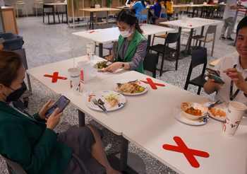 เซ็นทรัลฯ จัด  Social Distancing สร้างความมั่นใจ  รับมือกับโควิด-19